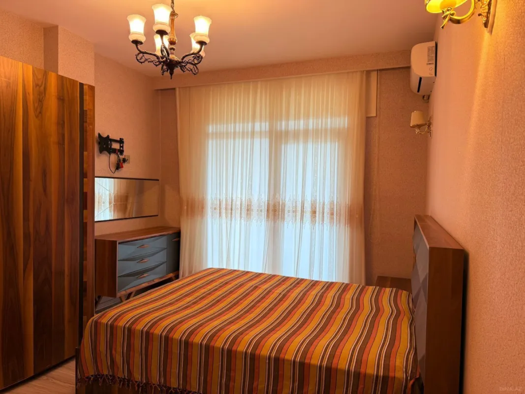 Satılır 3 otaqlı mənzil 156 m²