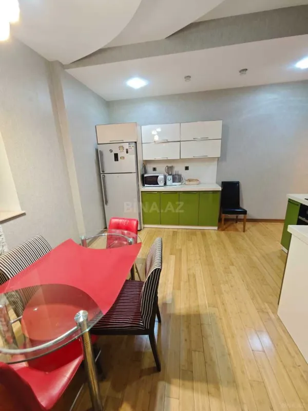 Kirayə verilir 4 otaqlı mənzil 170 m²