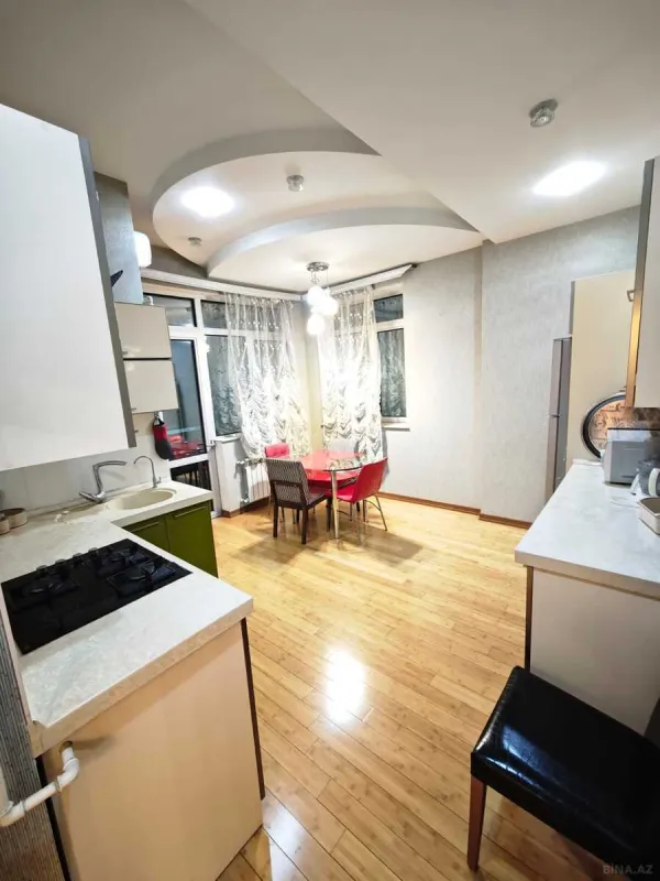 Kirayə verilir 4 otaqlı mənzil 170 m²