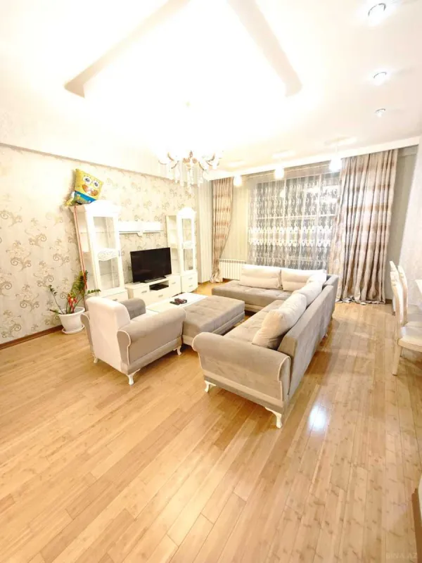Kirayə verilir 4 otaqlı mənzil 170 m²