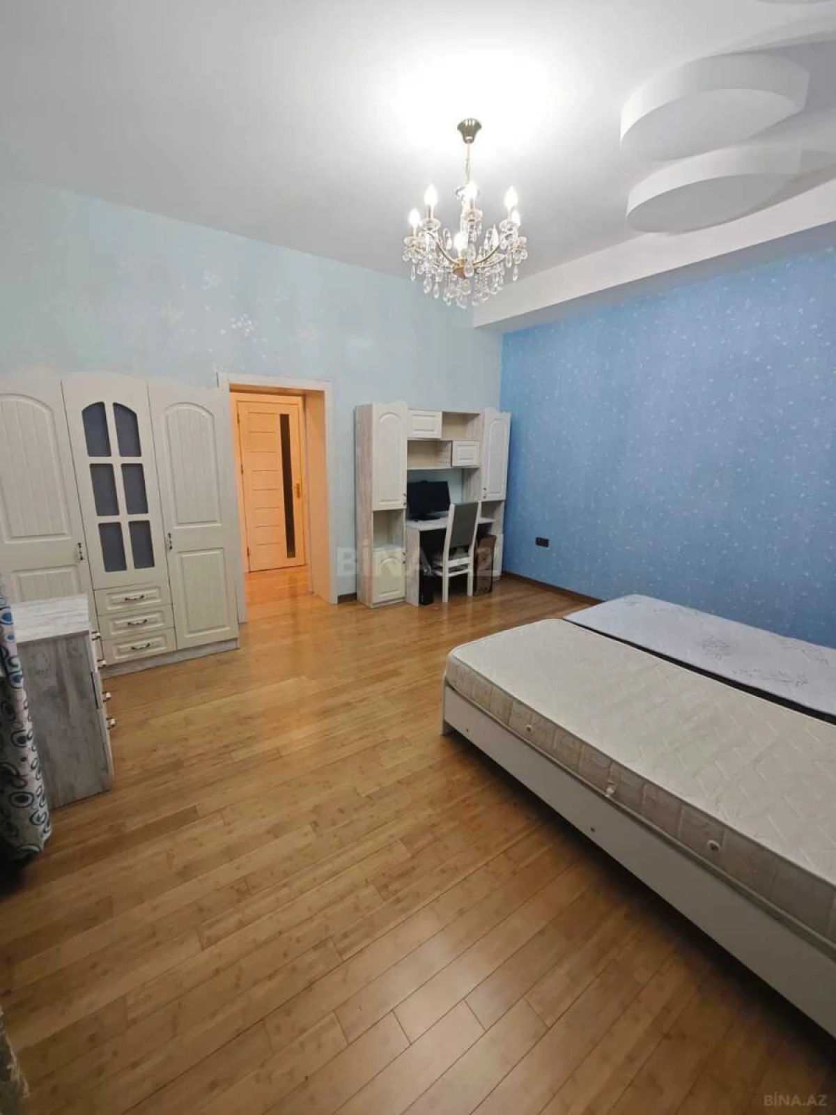 Kirayə verilir 4 otaqlı mənzil 170 m²