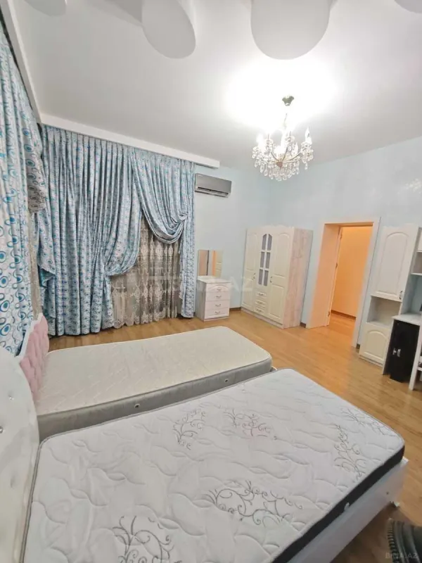 Kirayə verilir 4 otaqlı mənzil 170 m²