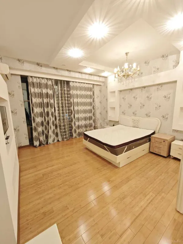 Kirayə verilir 4 otaqlı mənzil 170 m²