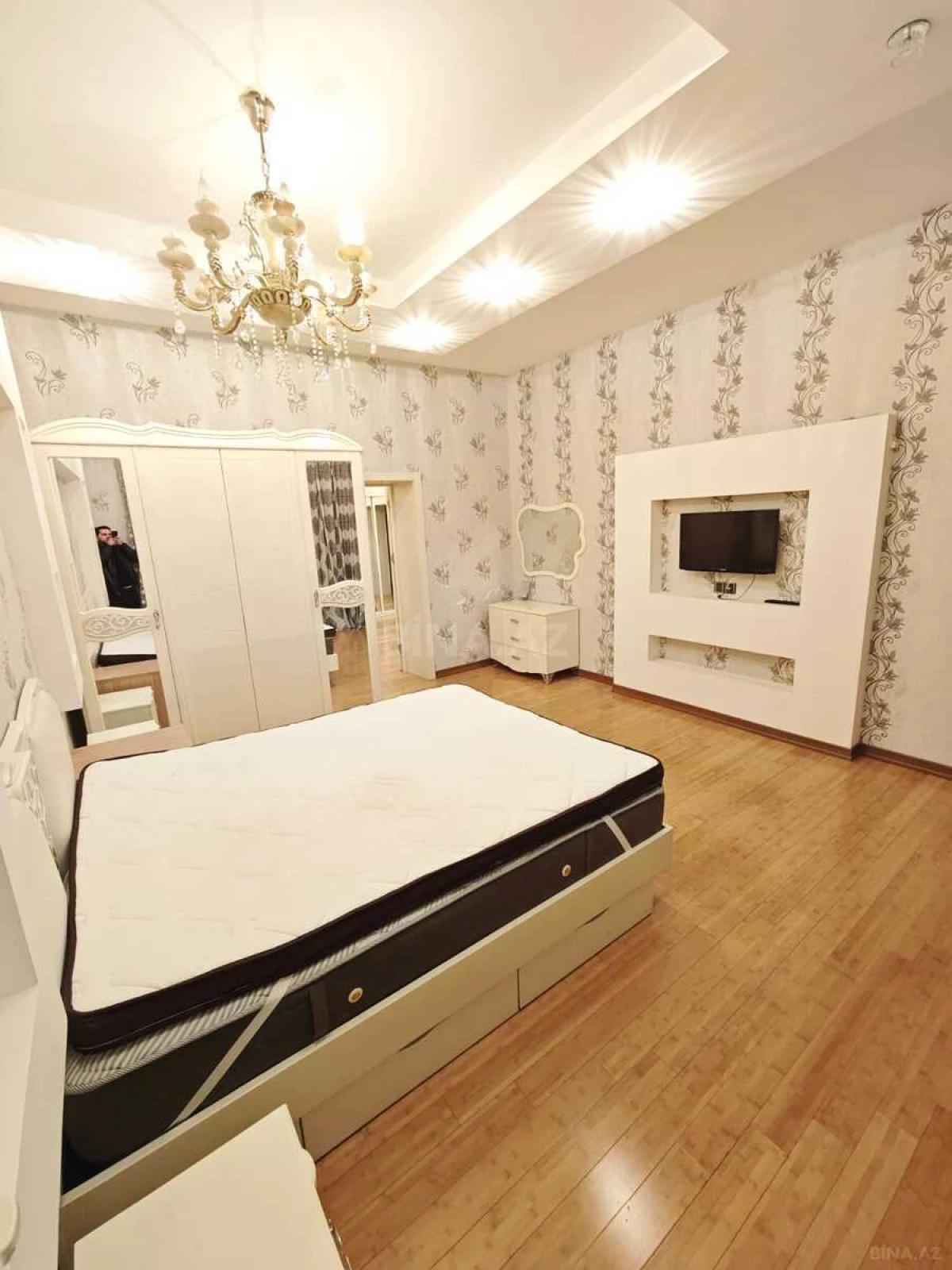 Kirayə verilir 4 otaqlı mənzil 170 m²