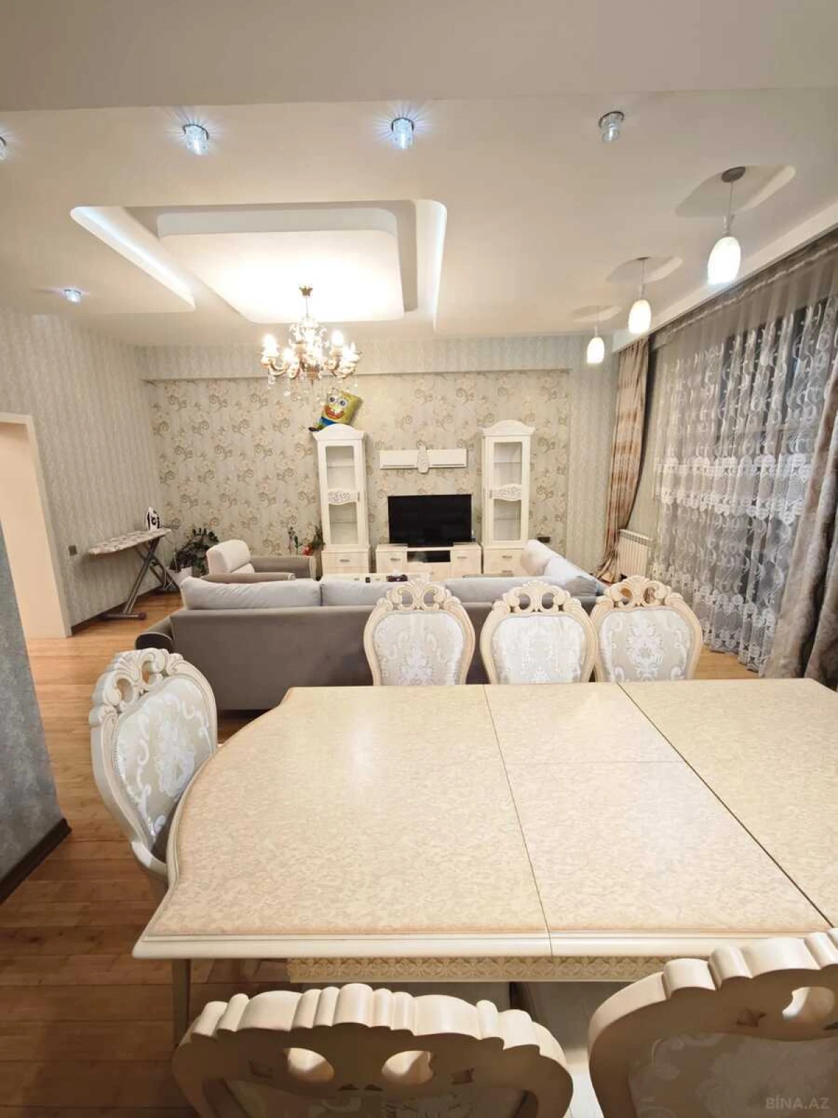Kirayə verilir 4 otaqlı mənzil 170 m²