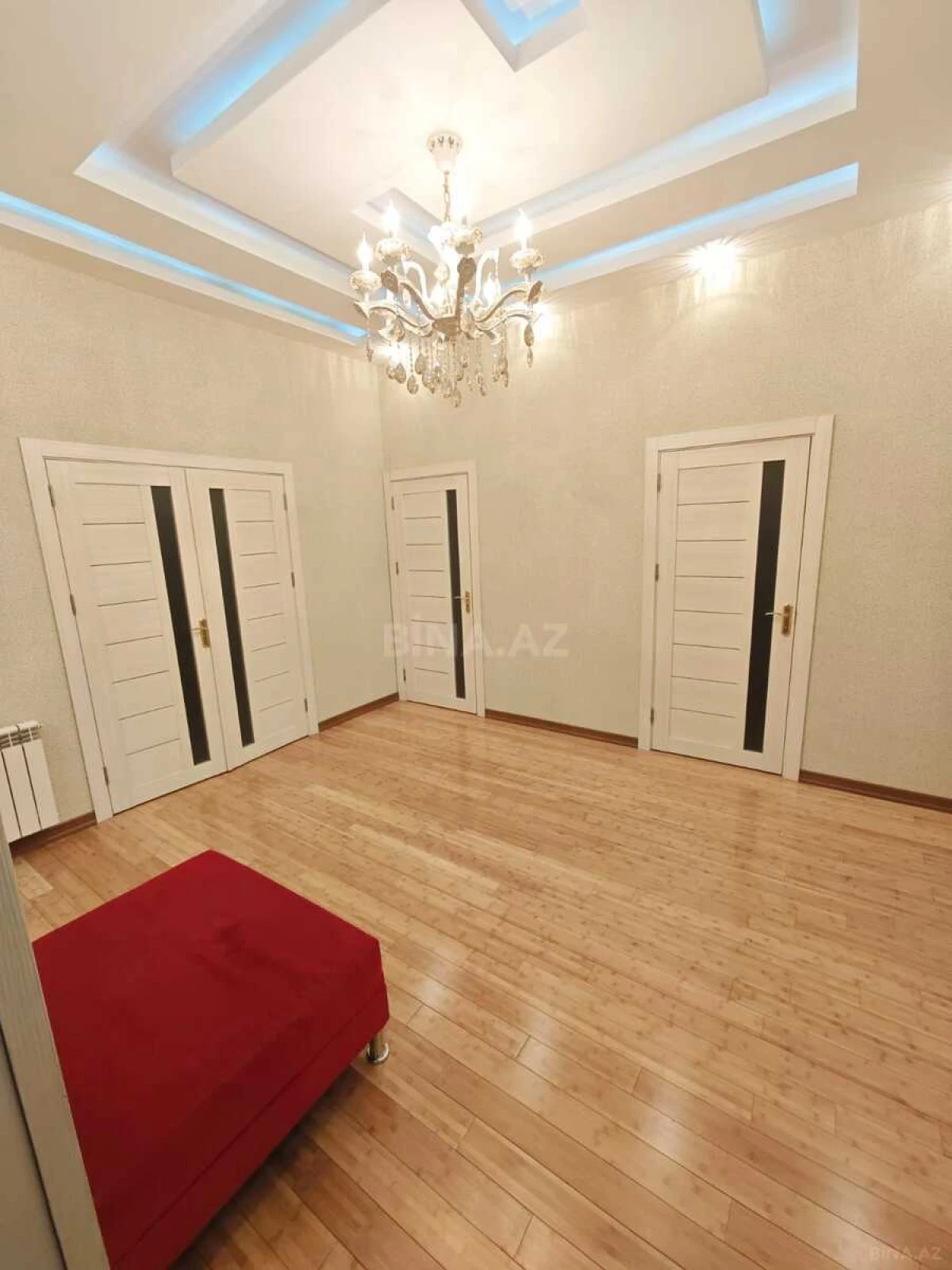 Kirayə verilir 4 otaqlı mənzil 170 m²