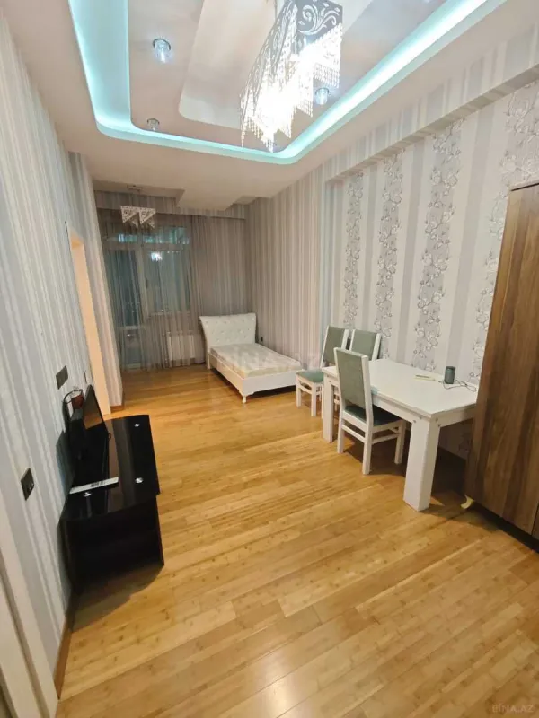 Kirayə verilir 4 otaqlı mənzil 170 m²
