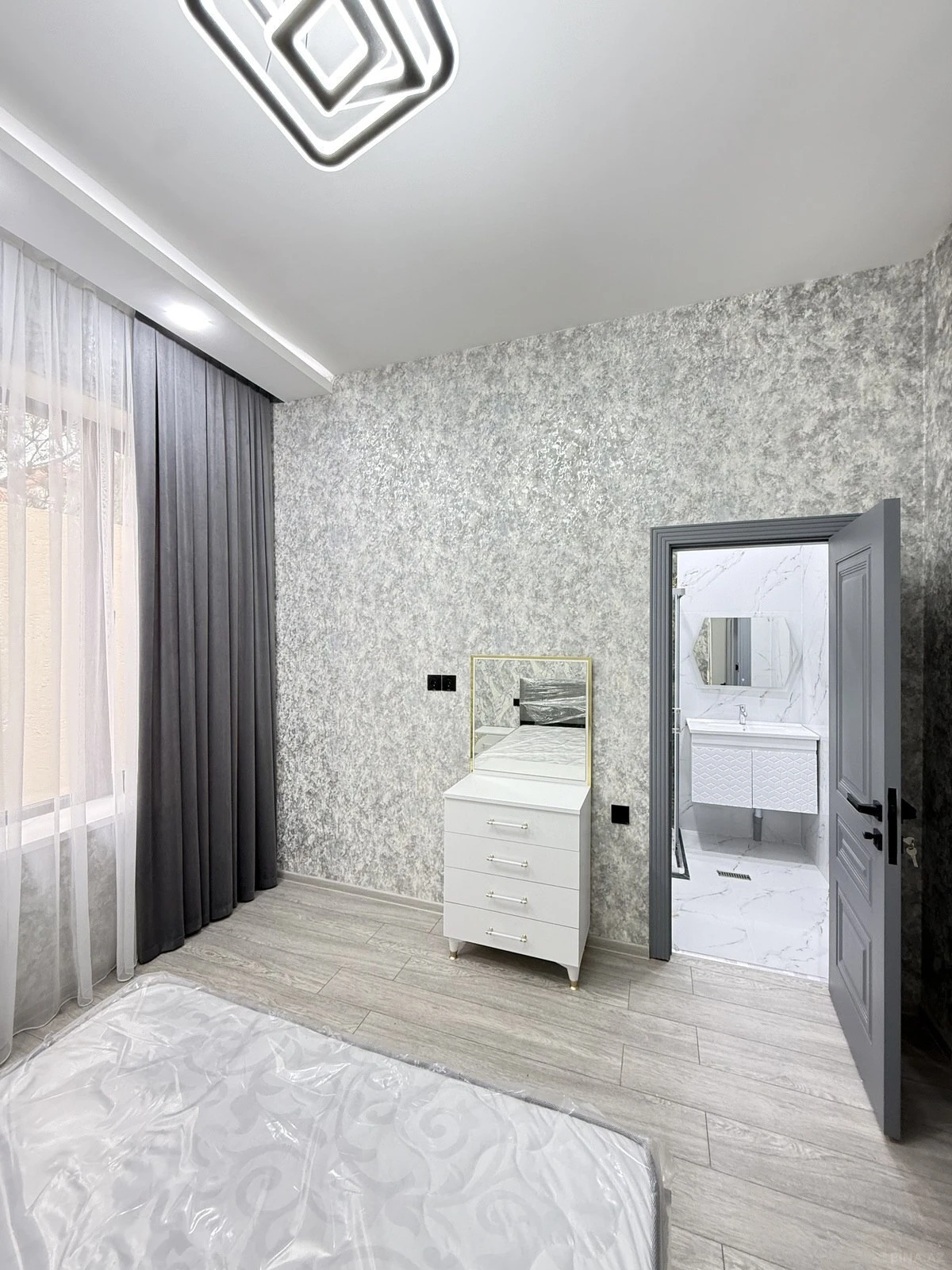Satılır 4 otaqlı həyət evi 140 m²