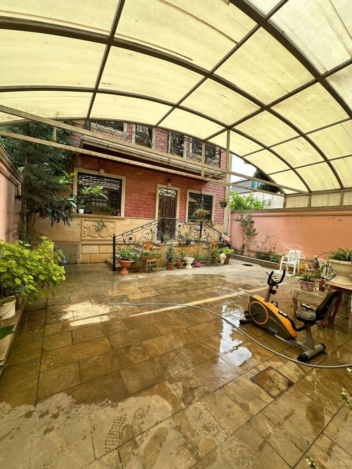 Satılır 5 otaqlı həyət evi 220 m²