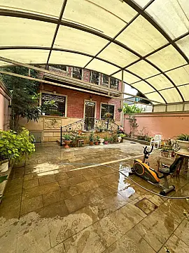 Satılır 5 otaqlı həyət evi 220 m²