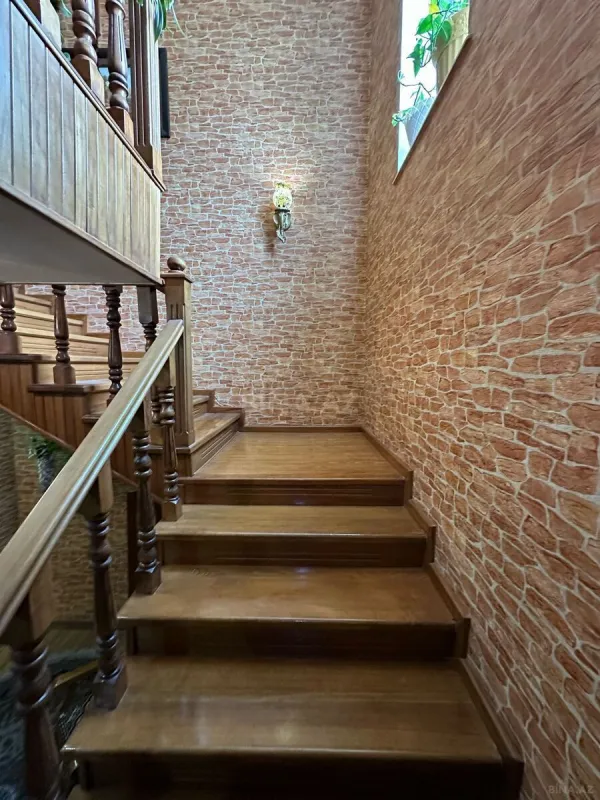 Satılır 5 otaqlı həyət evi 220 m²