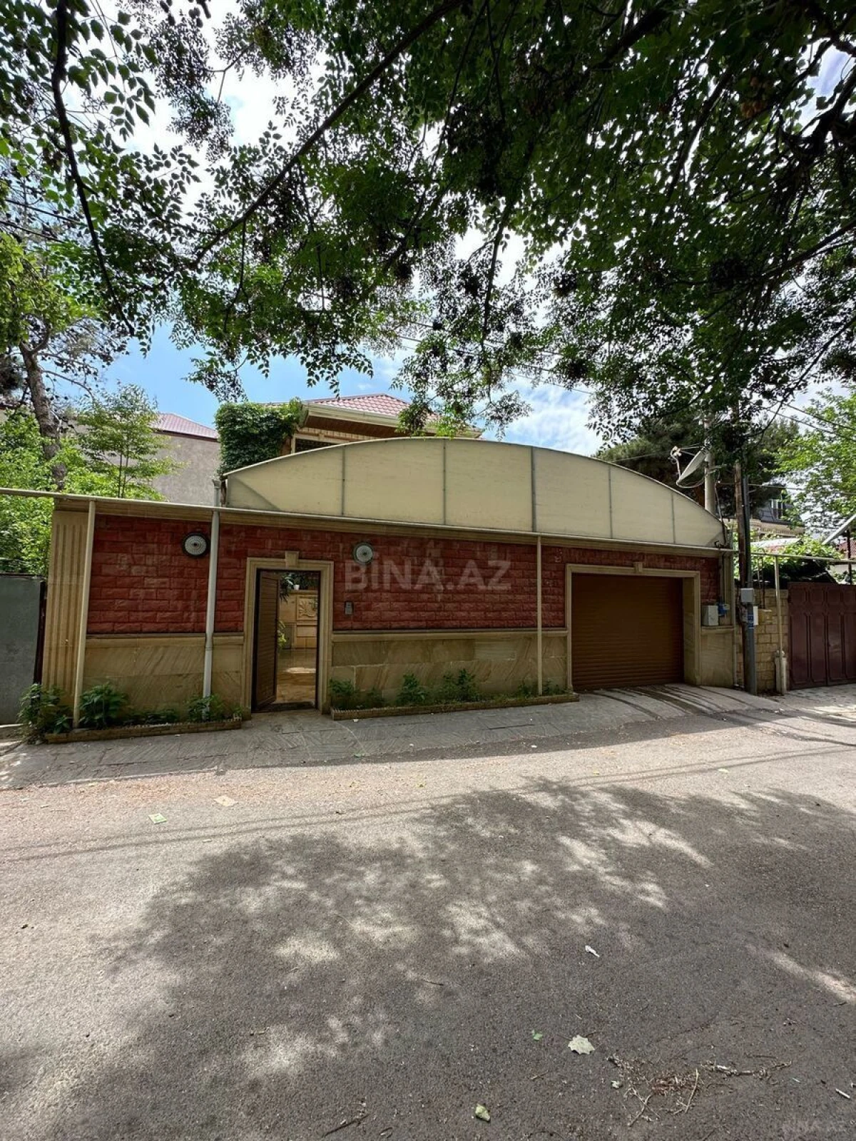 Satılır 5 otaqlı həyət evi 220 m²