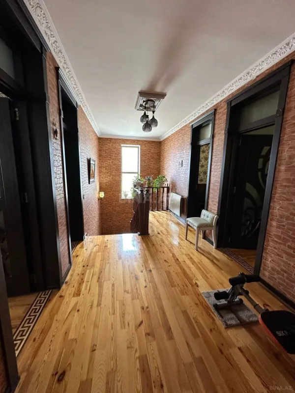 Satılır 5 otaqlı həyət evi 220 m²