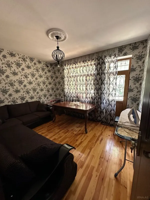 Satılır 5 otaqlı həyət evi 220 m²