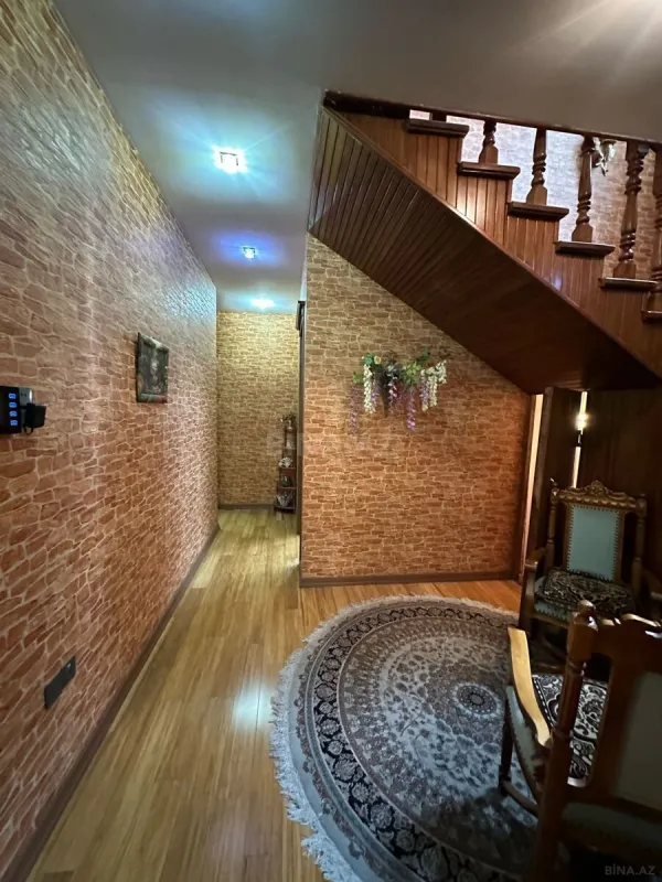 Satılır 5 otaqlı həyət evi 220 m²