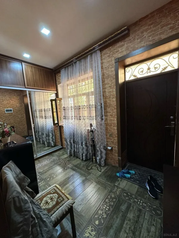 Satılır 5 otaqlı həyət evi 220 m²