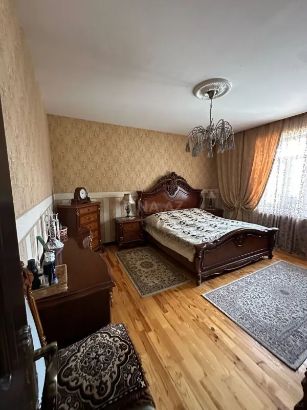 Satılır 5 otaqlı həyət evi 220 m²