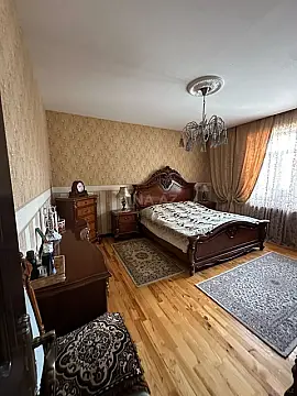 Satılır 5 otaqlı həyət evi 220 m²