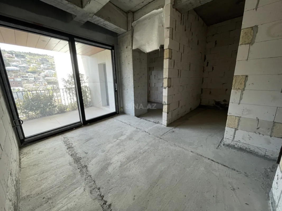 Satılır 4 otaqlı mənzil 288.8 m²