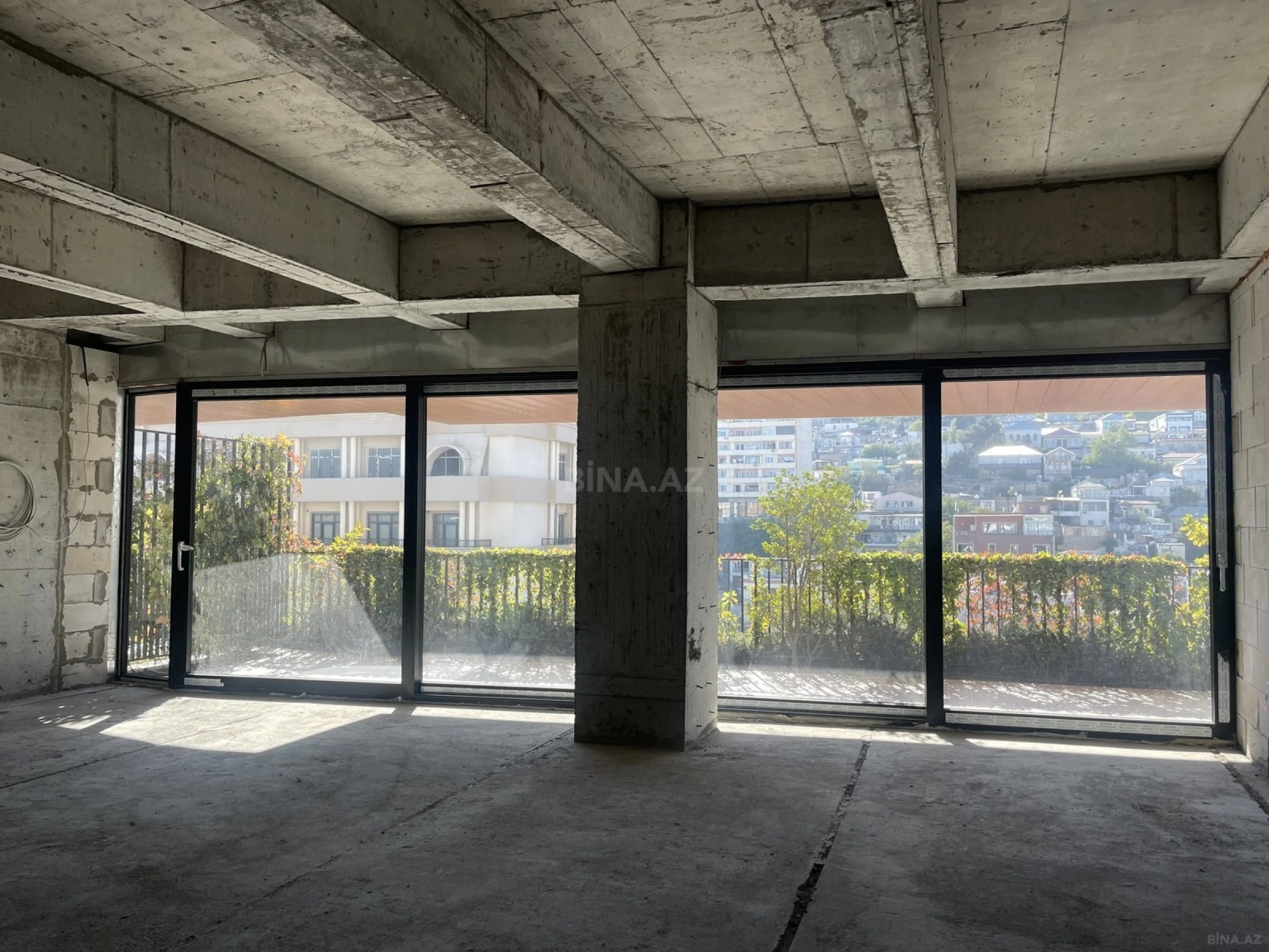 Satılır 4 otaqlı mənzil 288.8 m²