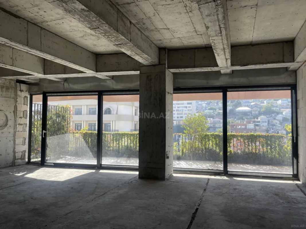 Satılır 4 otaqlı mənzil 288.8 m²