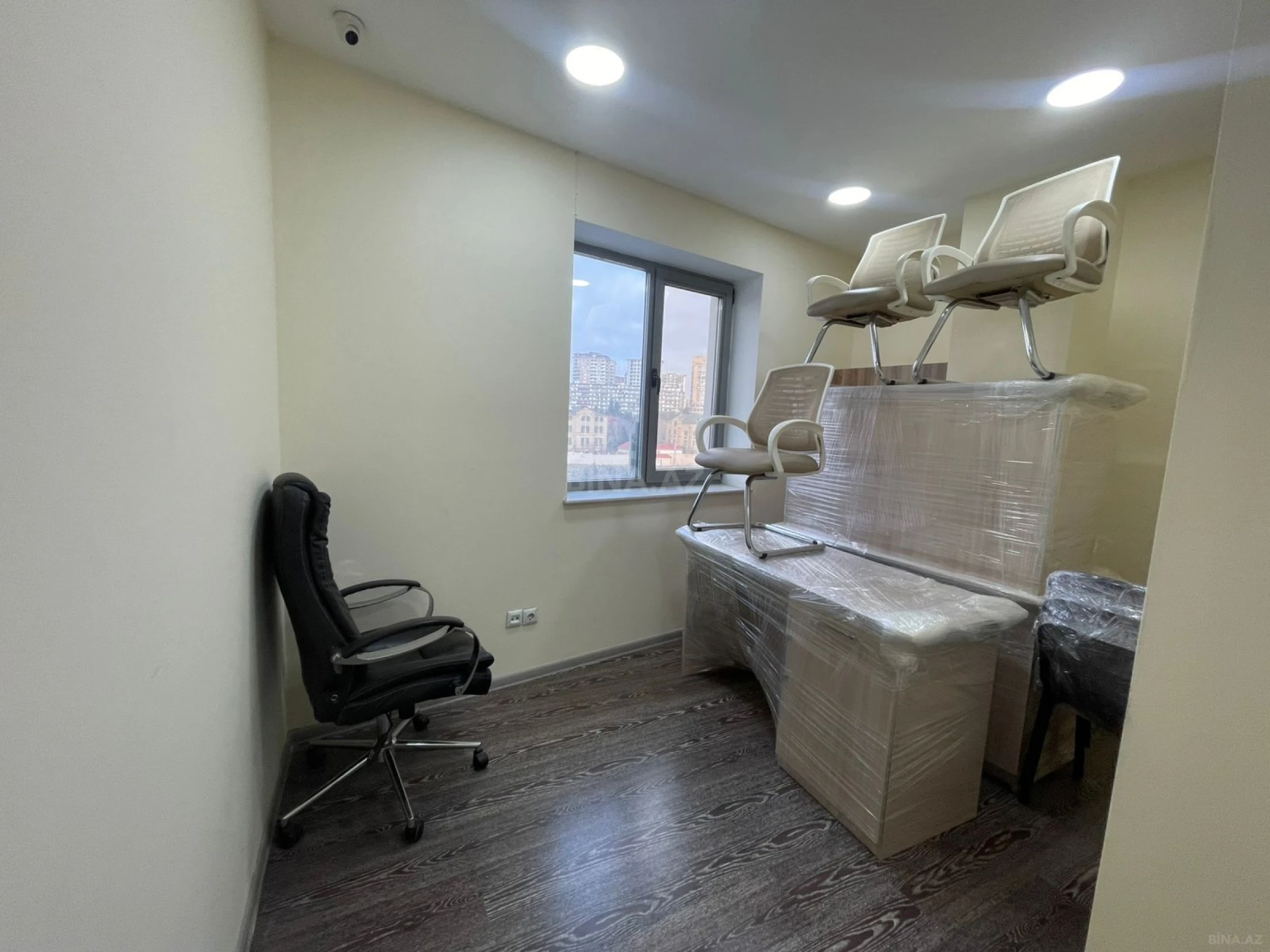 Kirayə verilir 5 otaqlı ofis 165 m²