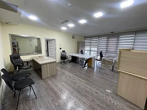 Kirayə verilir 5 otaqlı ofis 165 m²