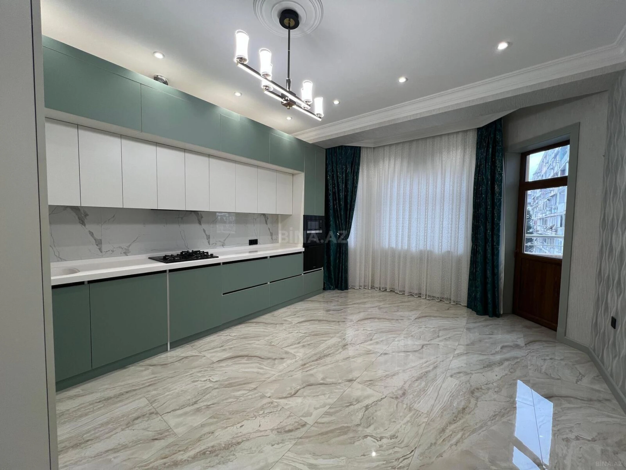 Satılır 3 otaqlı mənzil 150 m²