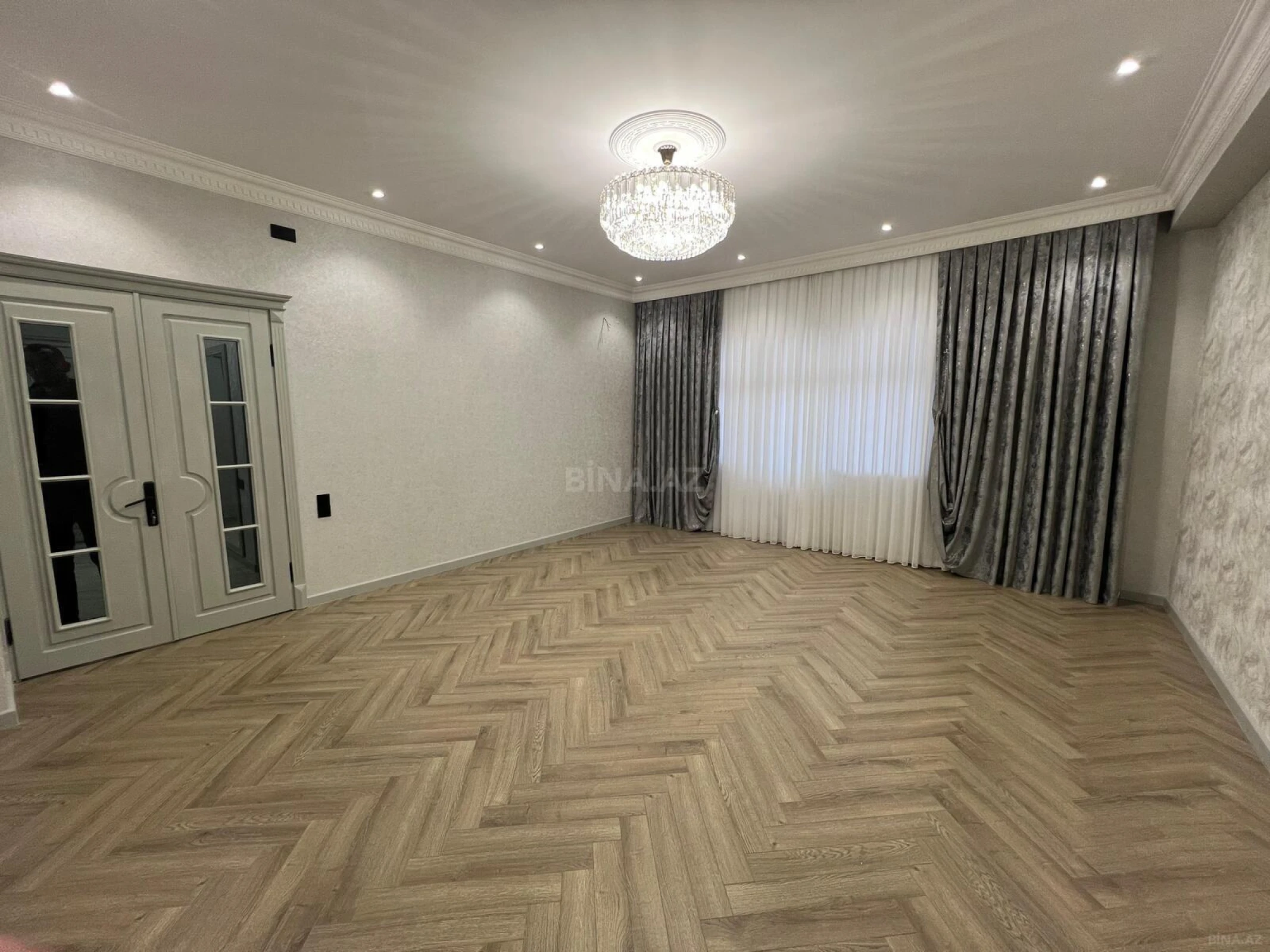 Satılır 3 otaqlı mənzil 150 m²