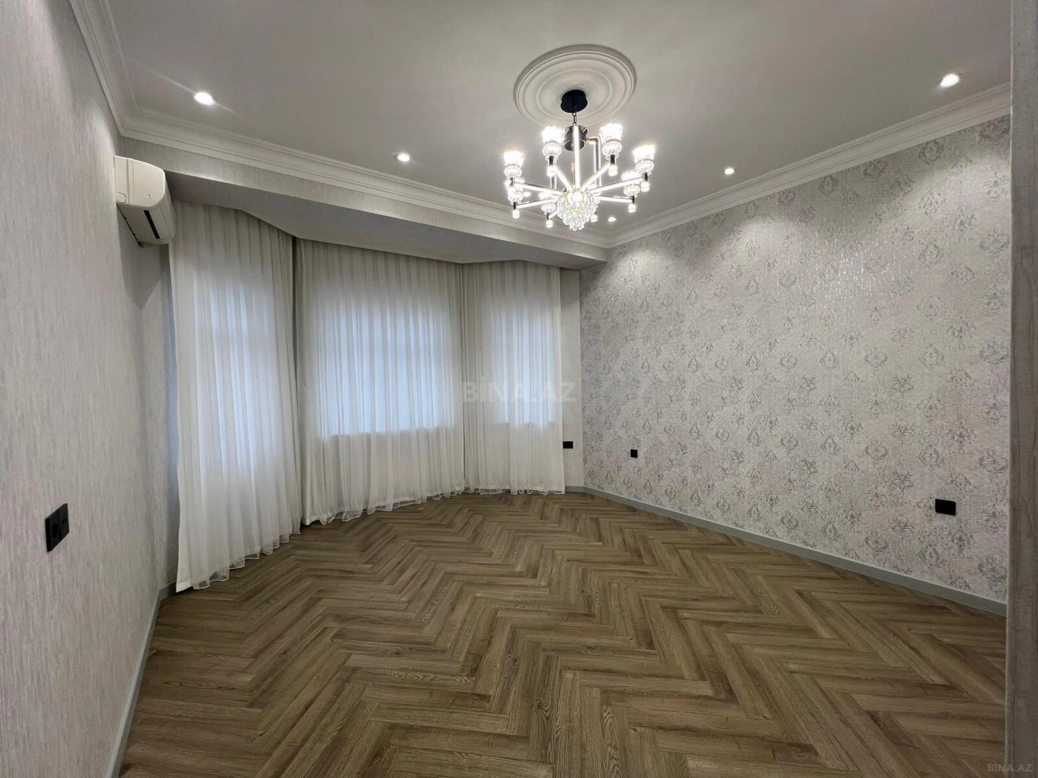 Satılır 3 otaqlı mənzil 150 m²