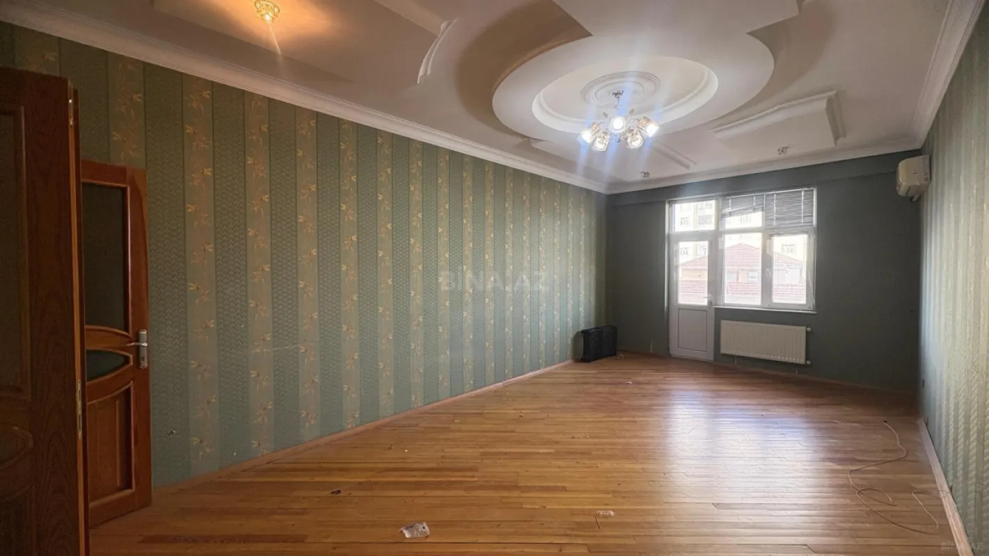 Satılır 3 otaqlı mənzil 122 m²
