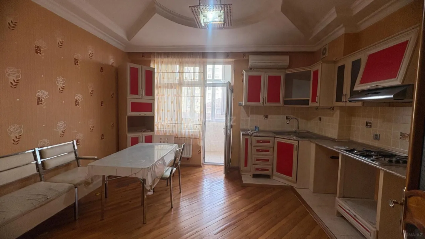 Satılır 3 otaqlı mənzil 122 m²