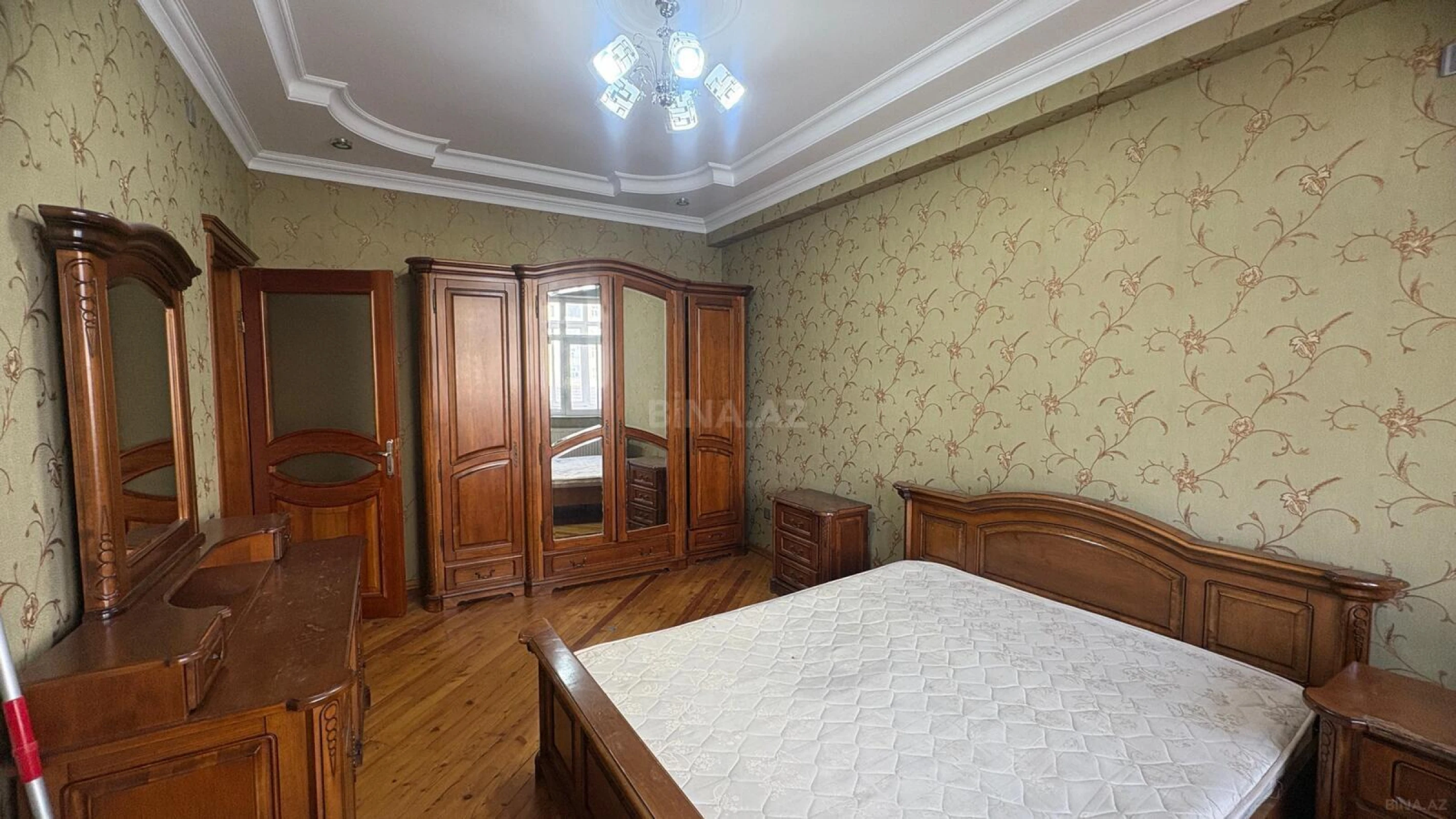Satılır 3 otaqlı mənzil 122 m²