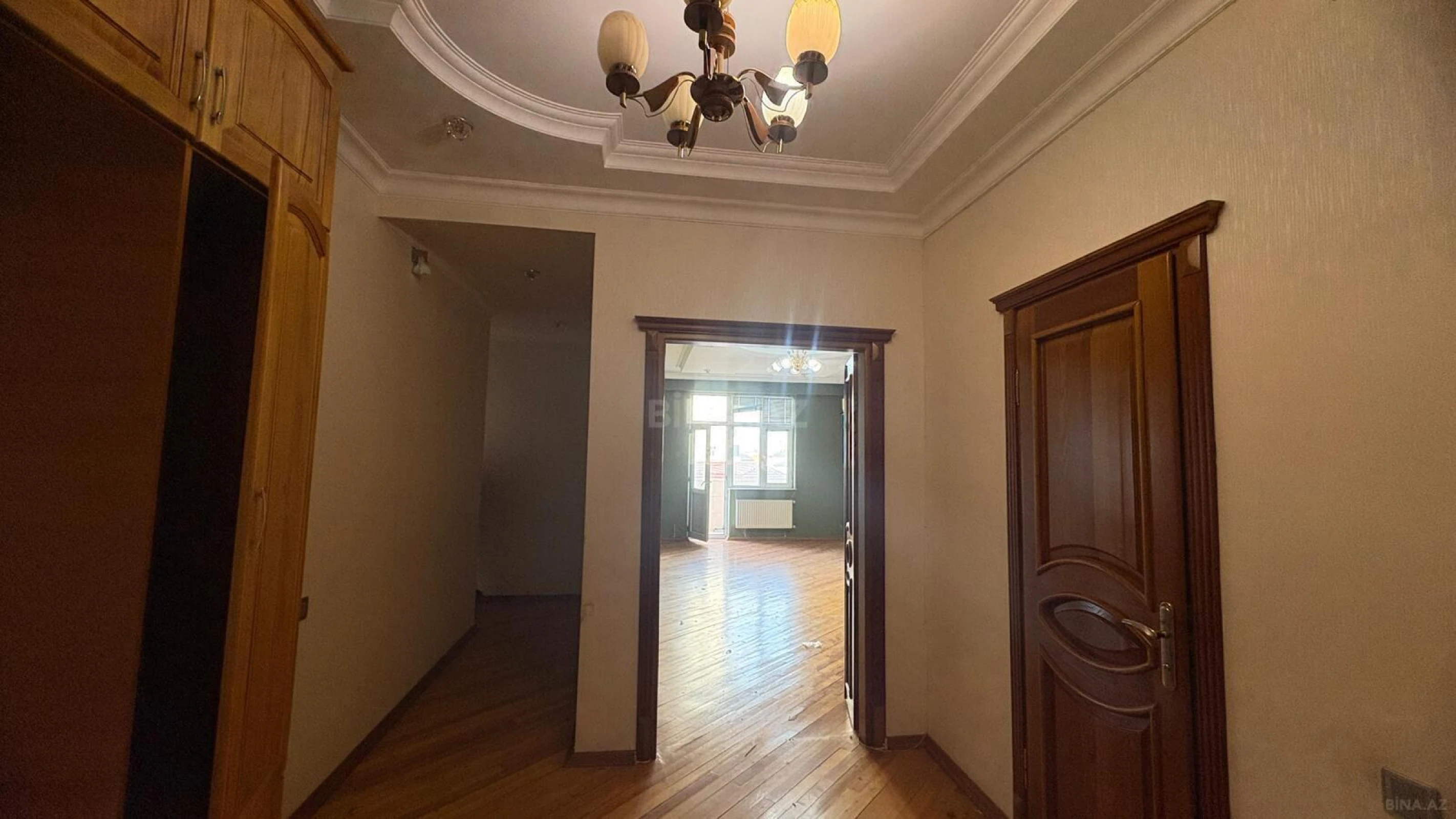 Satılır 3 otaqlı mənzil 122 m²