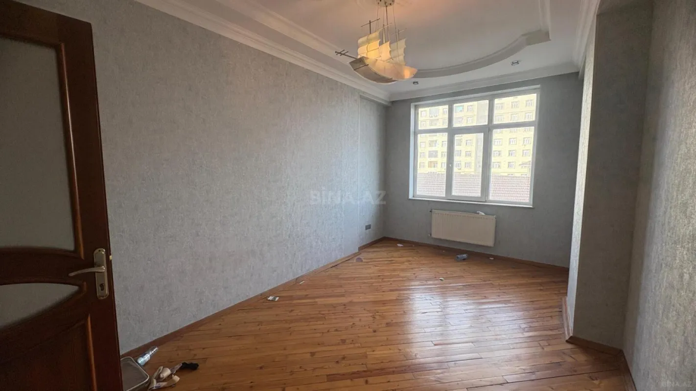 Satılır 3 otaqlı mənzil 122 m²