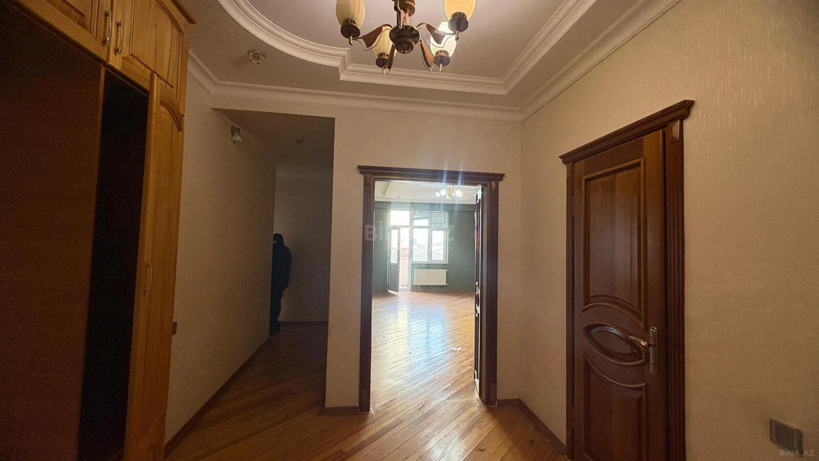 Satılır 3 otaqlı mənzil 122 m²