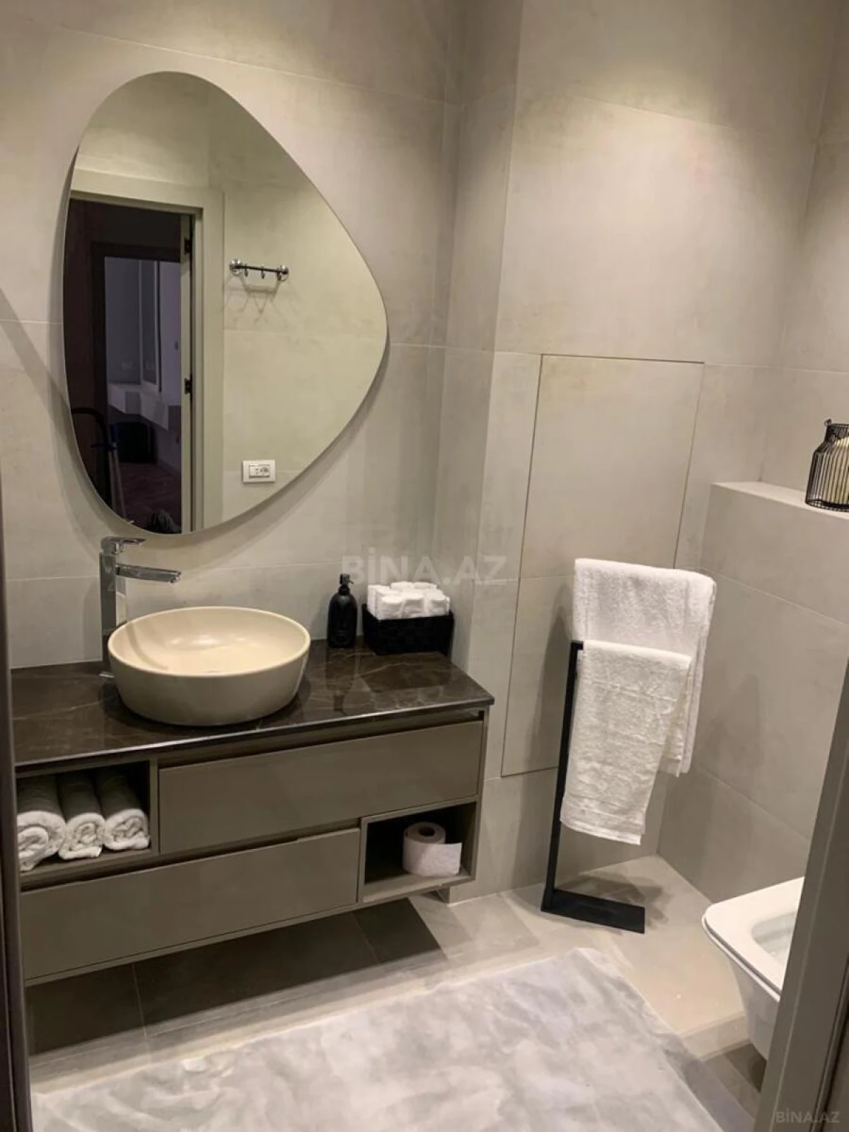 Kirayə verilir 2 otaqlı mənzil 70 m²