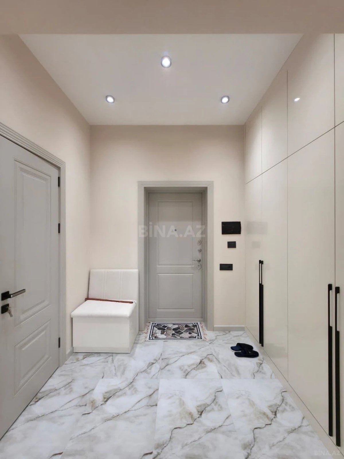 Satılır 2 otaqlı mənzil 68 m²