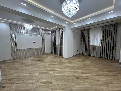 Satılır 4 otaqlı mənzil 200 m²