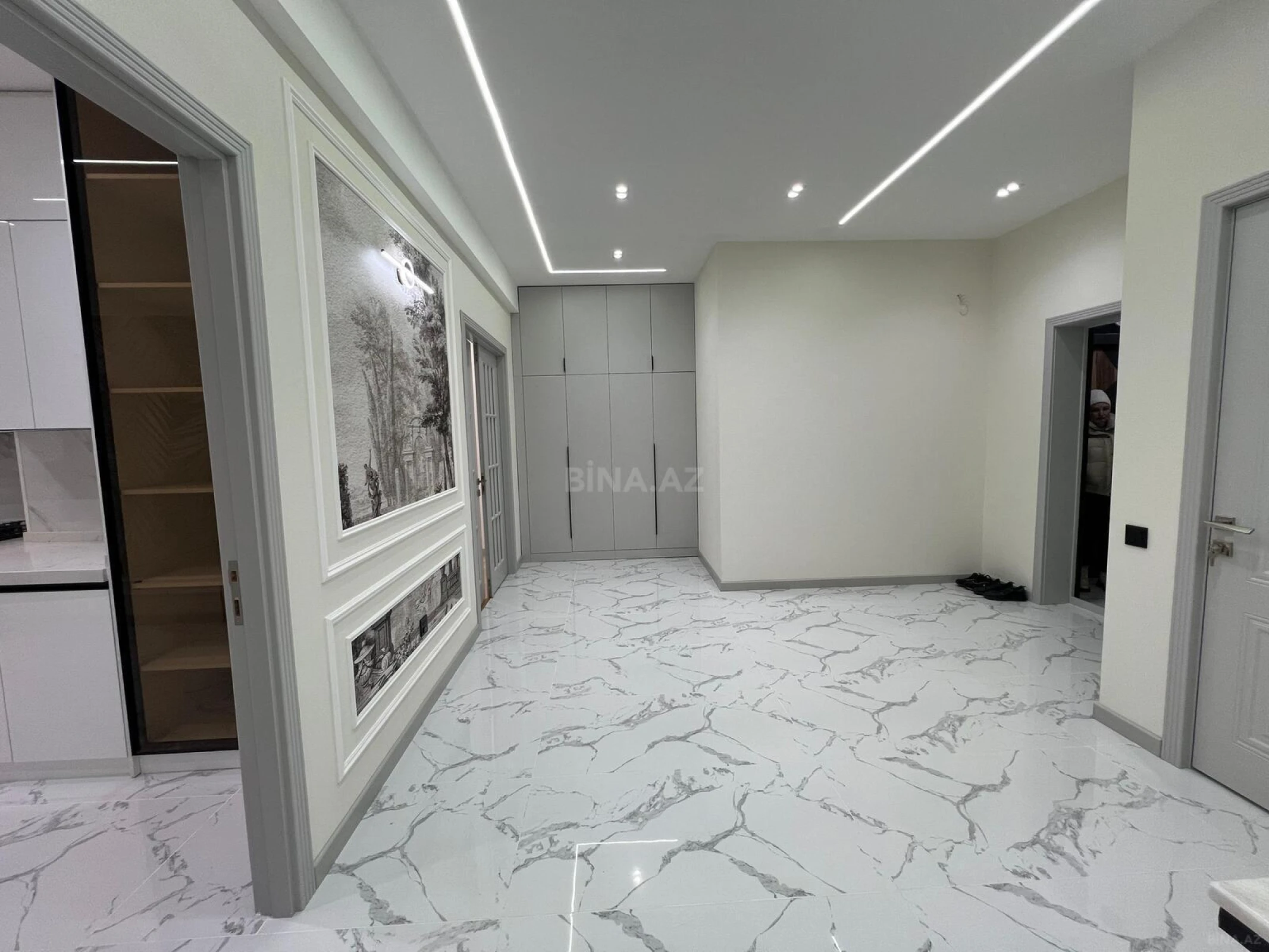 Satılır 4 otaqlı mənzil 200 m²