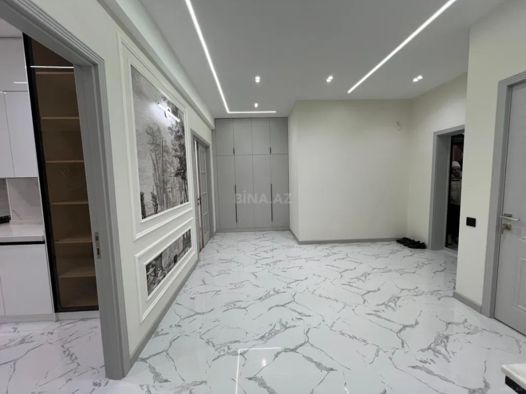 Satılır 4 otaqlı mənzil 200 m²