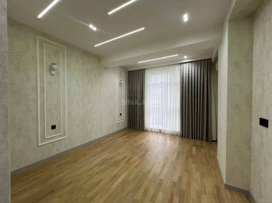 Satılır 4 otaqlı mənzil 200 m²