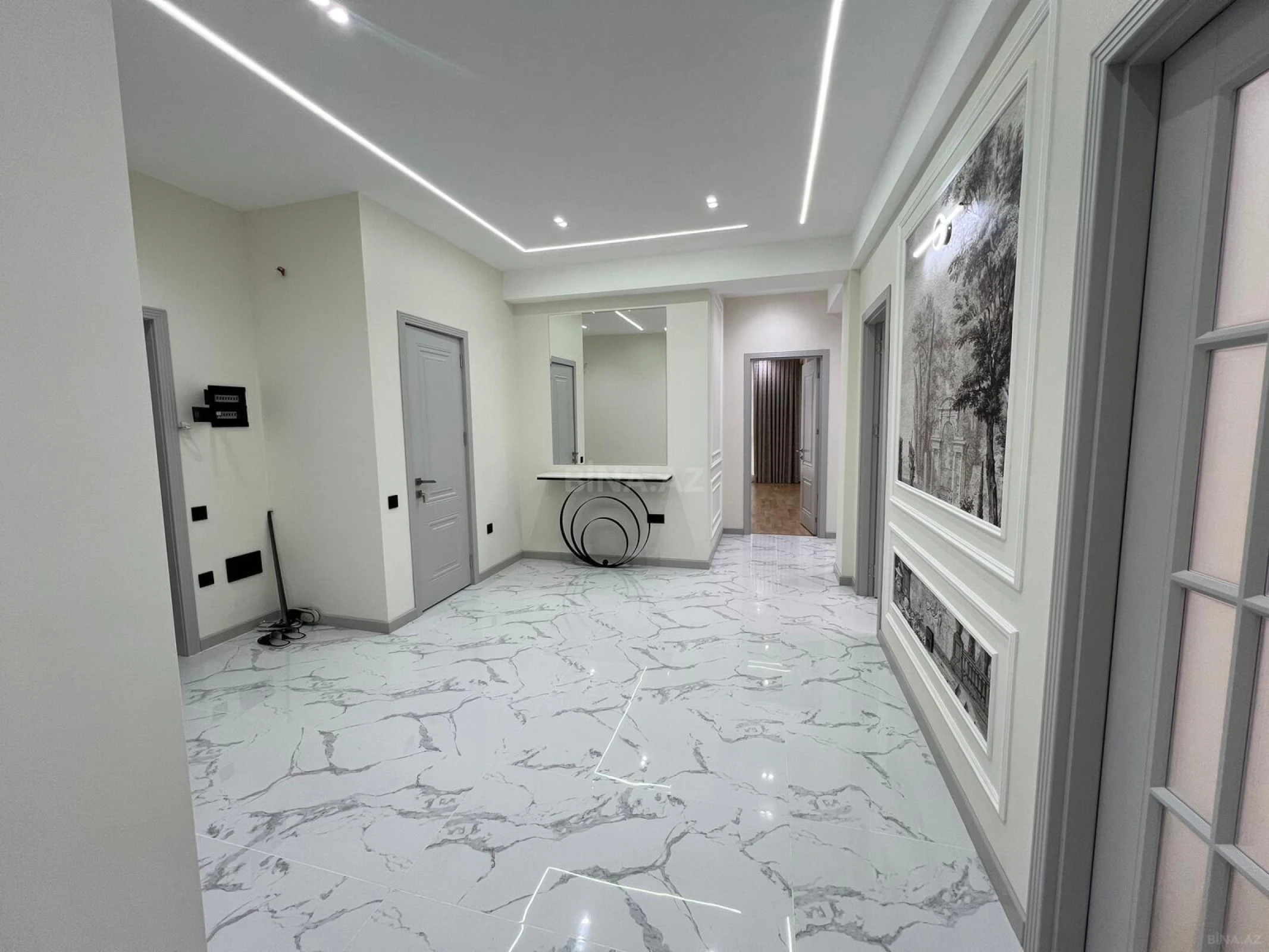 Satılır 4 otaqlı mənzil 200 m²