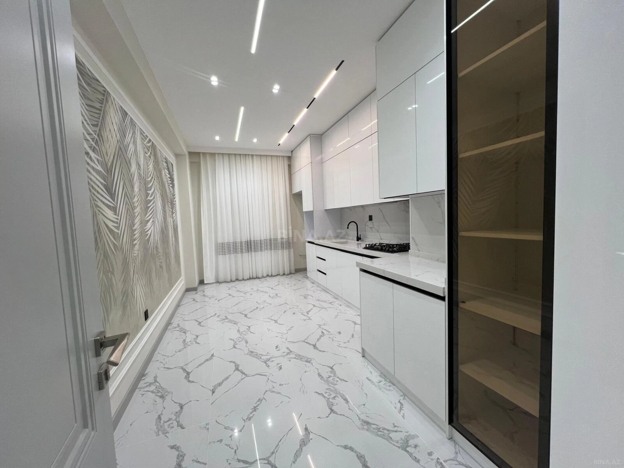 Satılır 4 otaqlı mənzil 200 m²