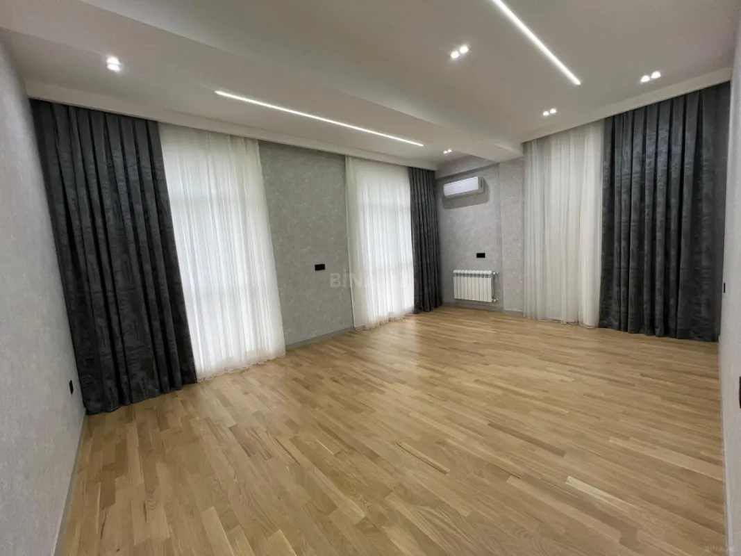 Satılır 4 otaqlı mənzil 200 m²