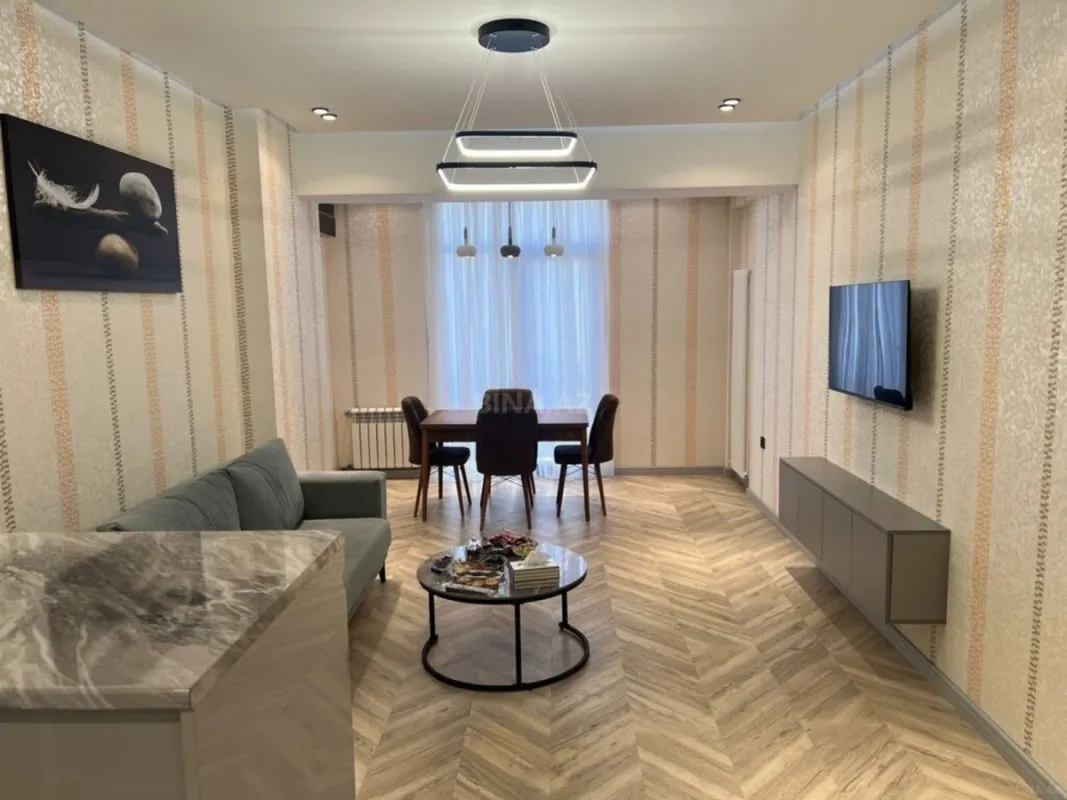 Kirayə verilir 2 otaqlı mənzil 70 m²