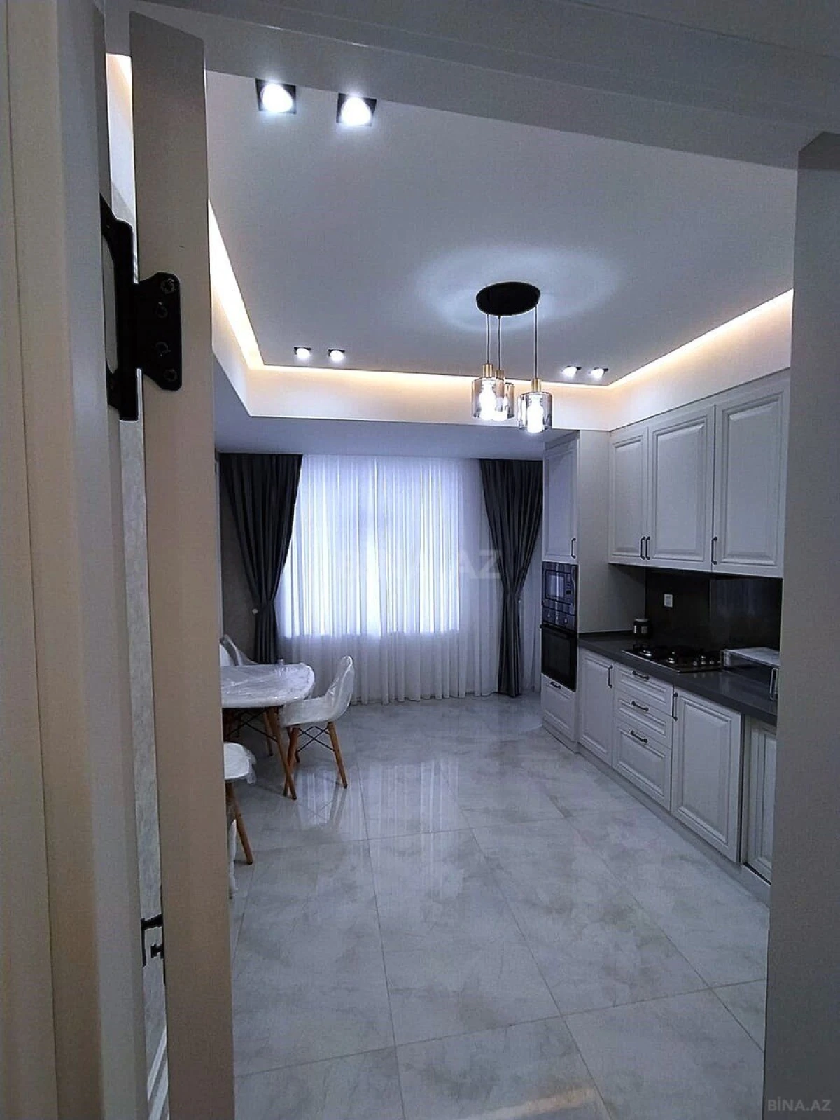Kirayə verilir 2 otaqlı mənzil 110 m²
