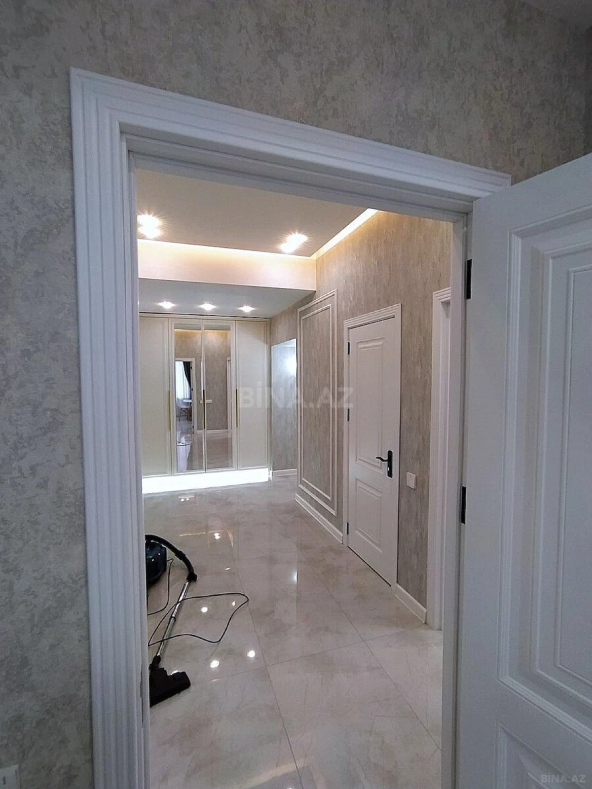 Kirayə verilir 2 otaqlı mənzil 110 m²