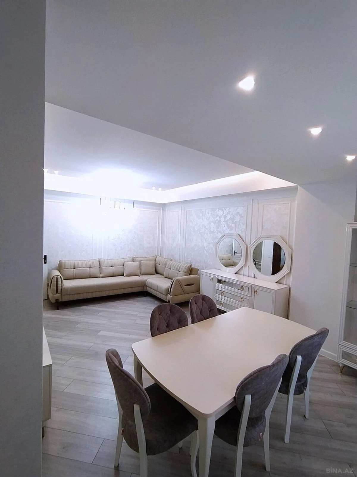 Kirayə verilir 2 otaqlı mənzil 110 m²