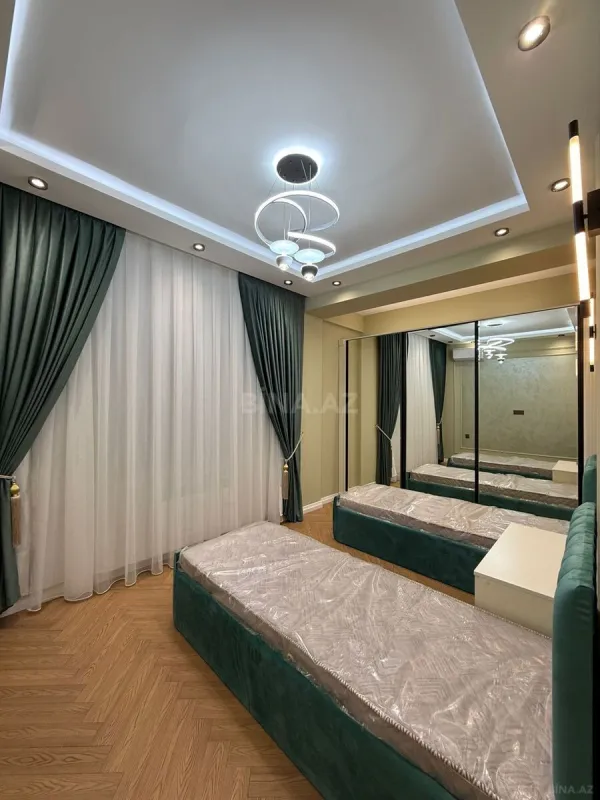 Satılır 4 otaqlı mənzil 140 m²